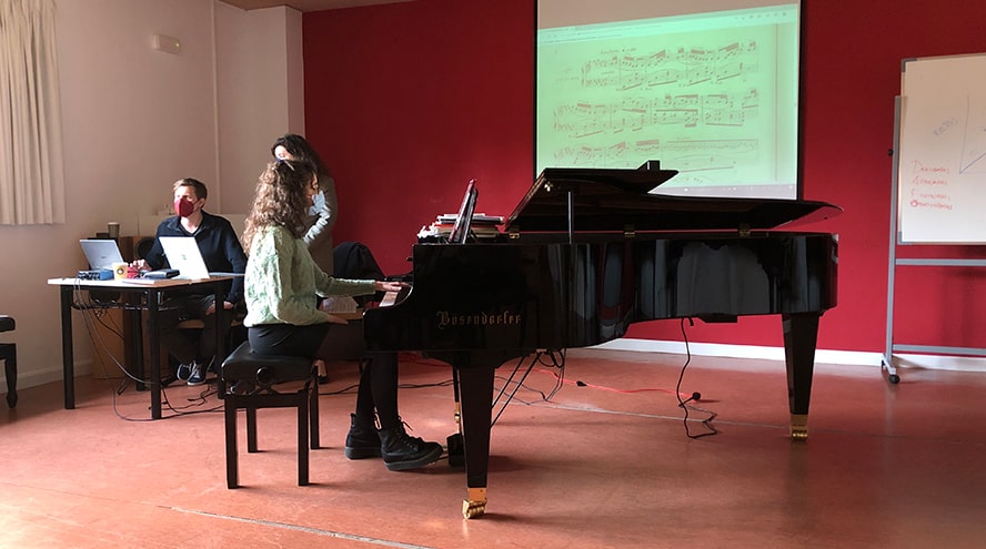 De los rollos de piano al Disklavier: aprendiendo de los maestros del pasado