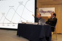 El Sr. kakehashi en un momento de su exposición